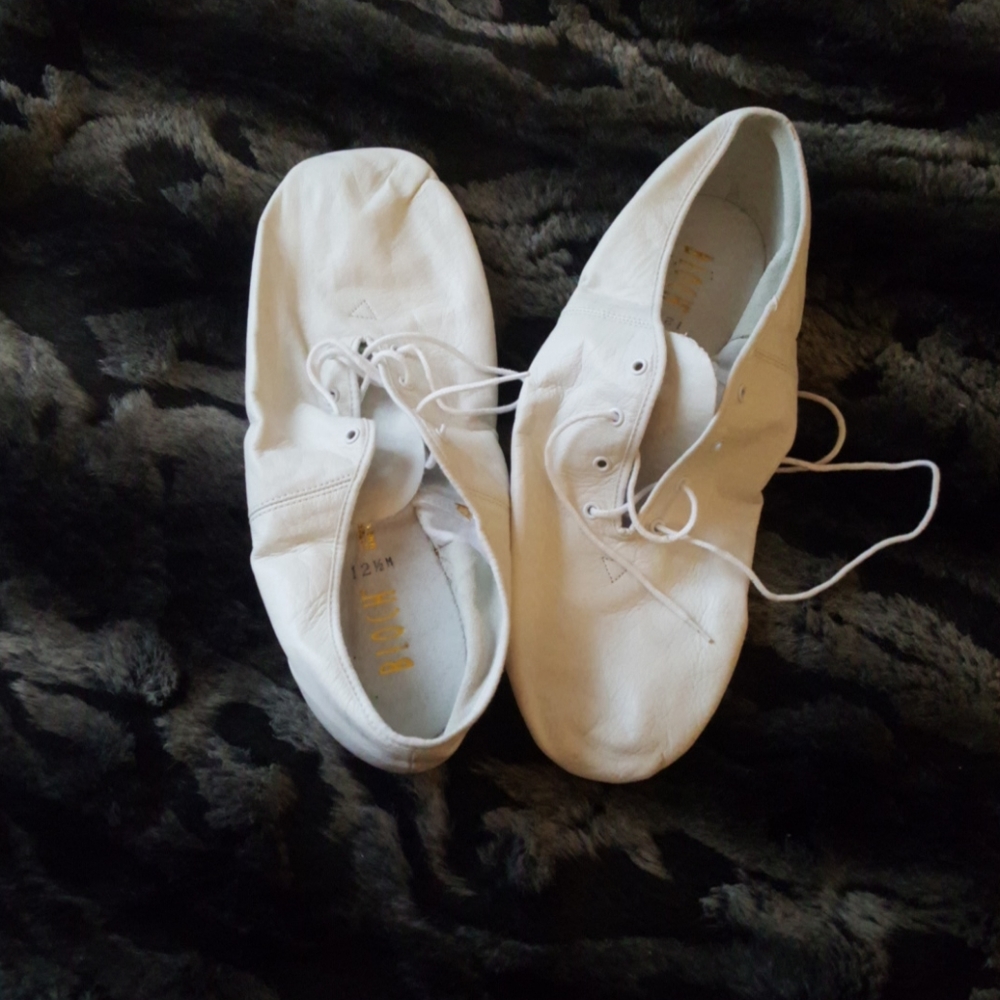 Bloch. Split sole leather dance sneakers. 12.5M